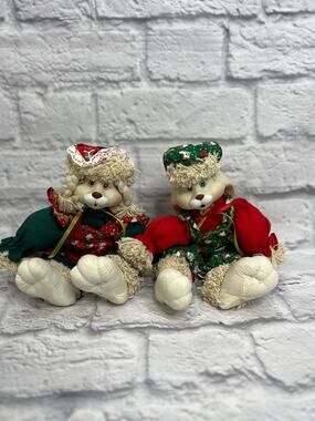 House of Lloyd Hip & Hop Around the World Sitting Bunny Rabbit Christmas